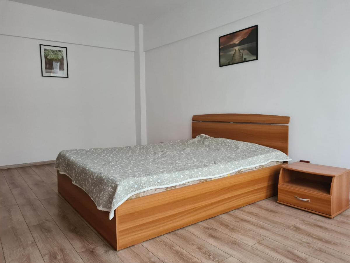 Apartament Anna Targoviste Buitenkant foto