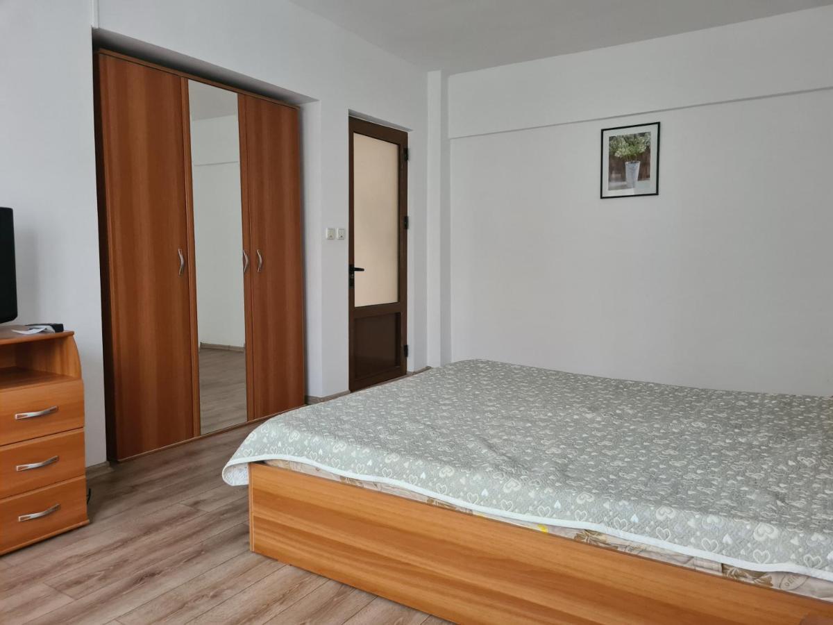 Apartament Anna Targoviste Buitenkant foto